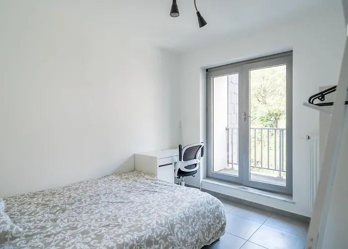 3 Bedroom Apartment, Quiet And Apartment