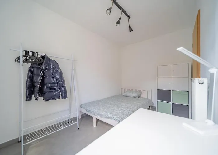 Apartment 3 Bedroom Apartment, Quiet And