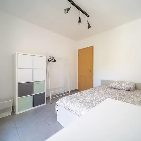 Apartment 3 Bedroom Apartment, Quiet And
