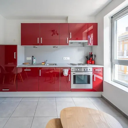 3 Bedroom Apartment, Quiet And * Liege